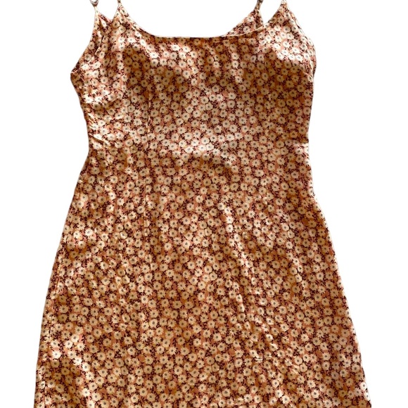 Forever 21 Floral Dress Size S. Spaghetti Straps Floral Cut-Out Gently Used. - Picture 4 of 7